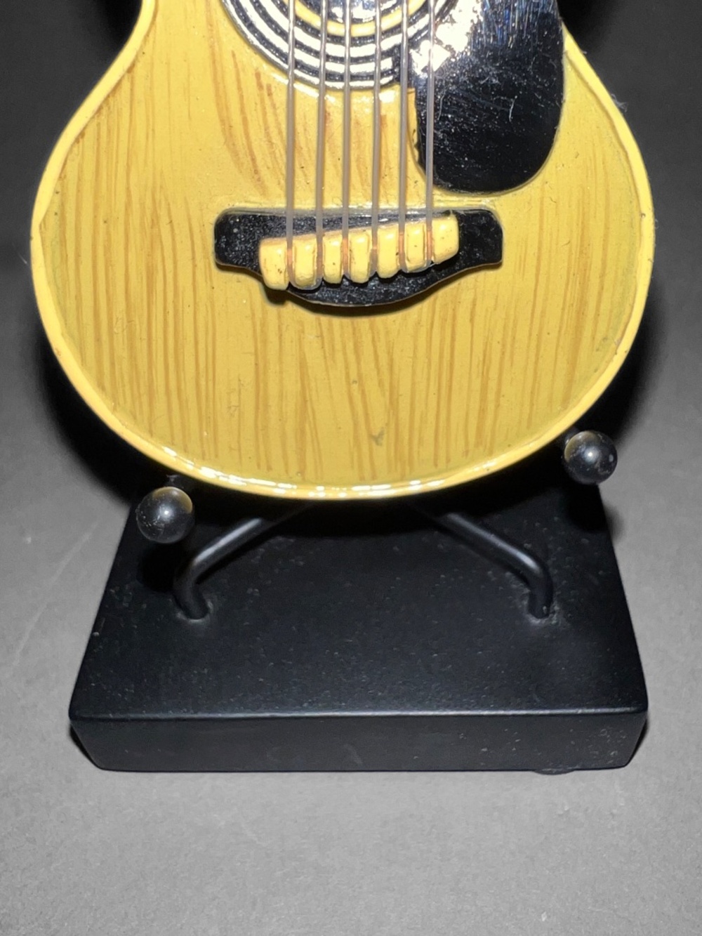 Mini Acoustic Guitar on Stand - Picture 4 of 8